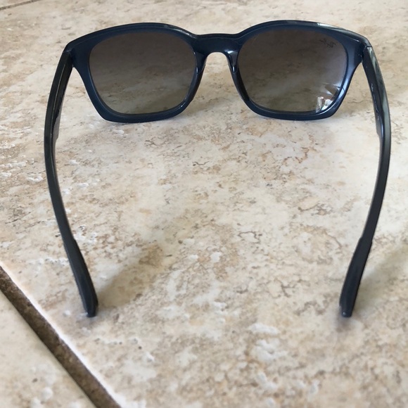 Blue Ray Ban Sunglasses 😎 (unisex) - Picture 6 of 8